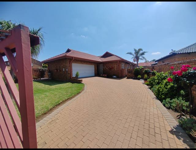 3 BEDROOM FREESTANDING FOR SALE IN SUNAIR PARK